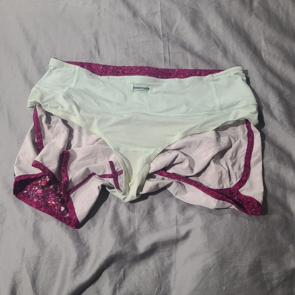 Lululemon Mosaic Run Short Lulu size 6 🍋 - Picture 7 of 9